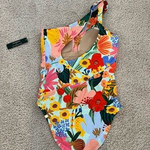 Summersalt one piece swimsuit. Never been worn. Size 8.